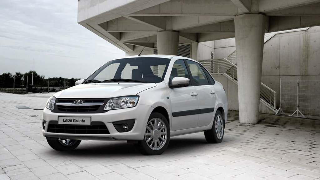 #10 Lada Granta седан Итого, 2020 год: 33,8 тысячи штук Динамика: минус 10,6%